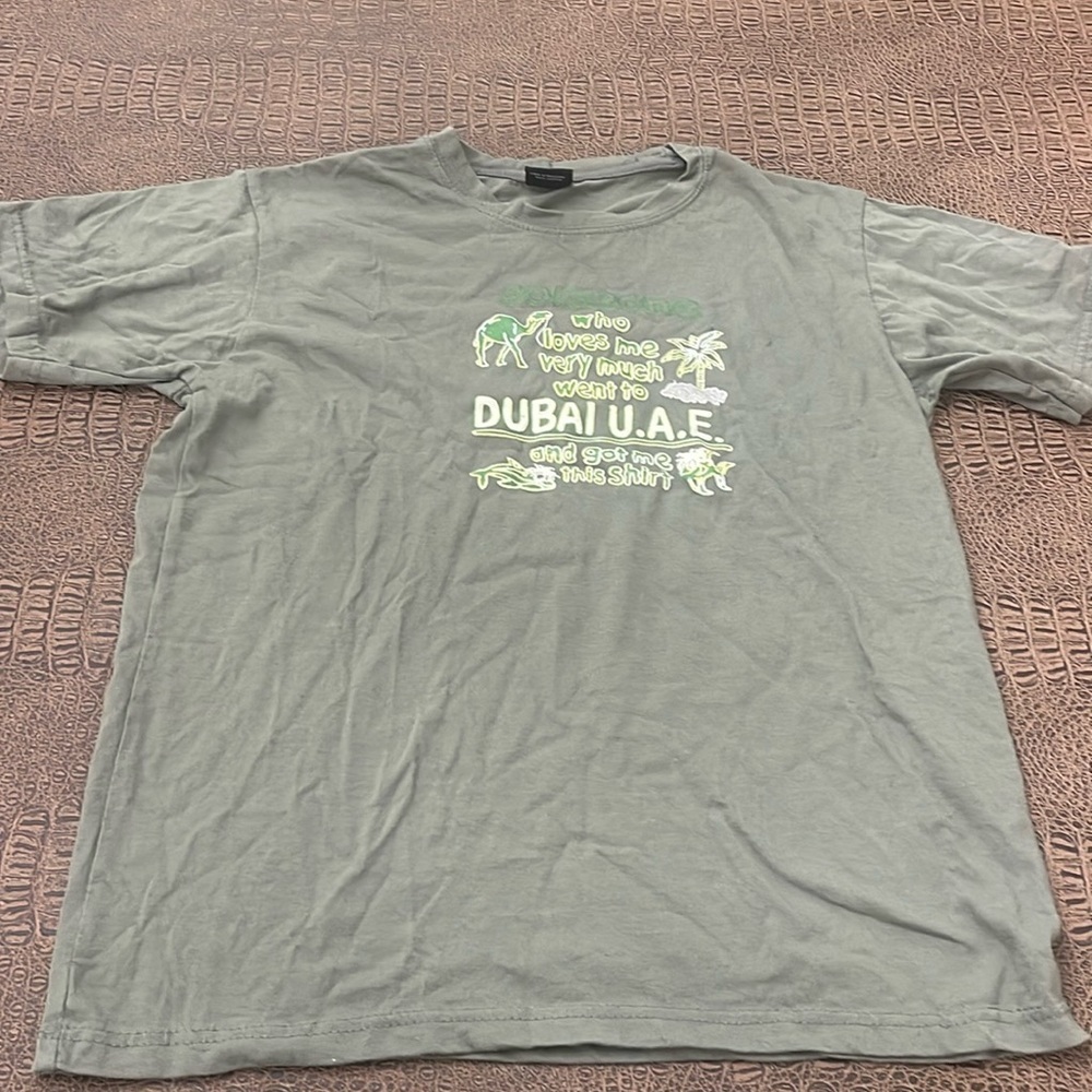 Dubai UAE Kids Green Souvenir Graphic T-Shirt Size Large Boy